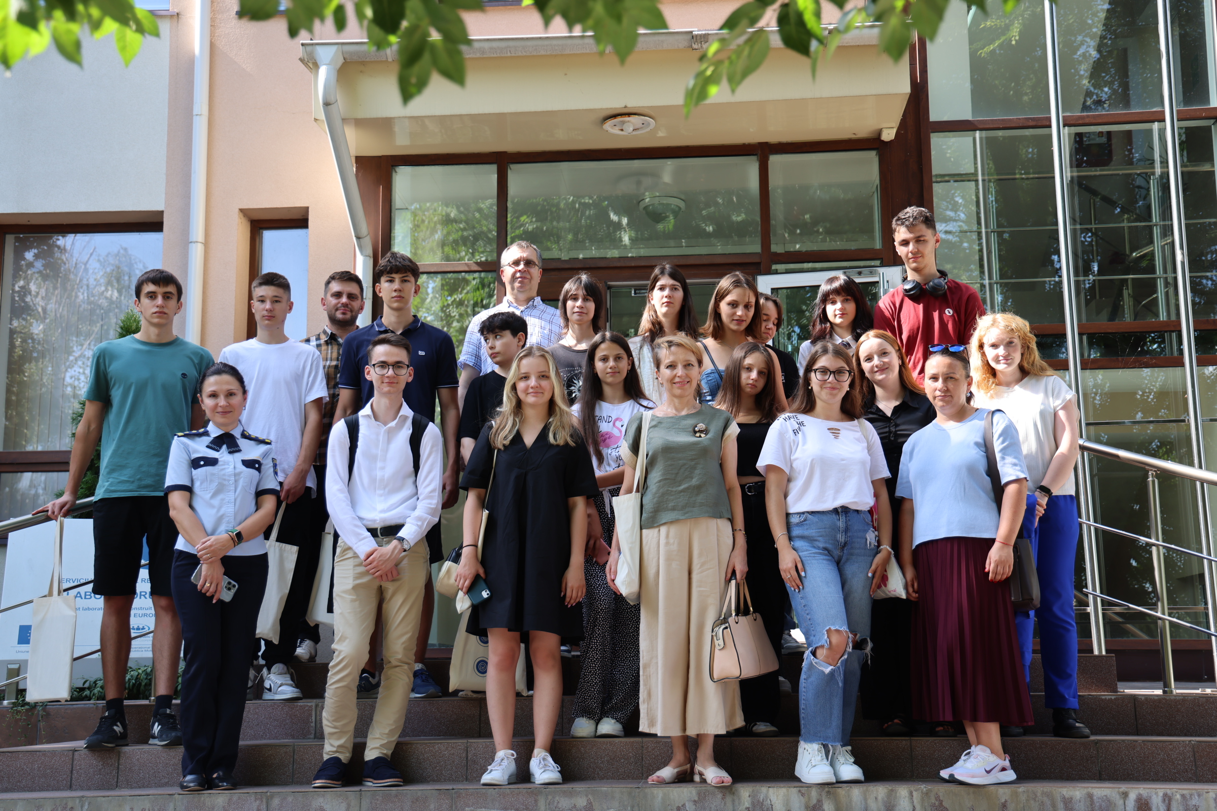 Serviciul Vamal al Republicii Moldova - Un grup de elevi, în vizită la ...